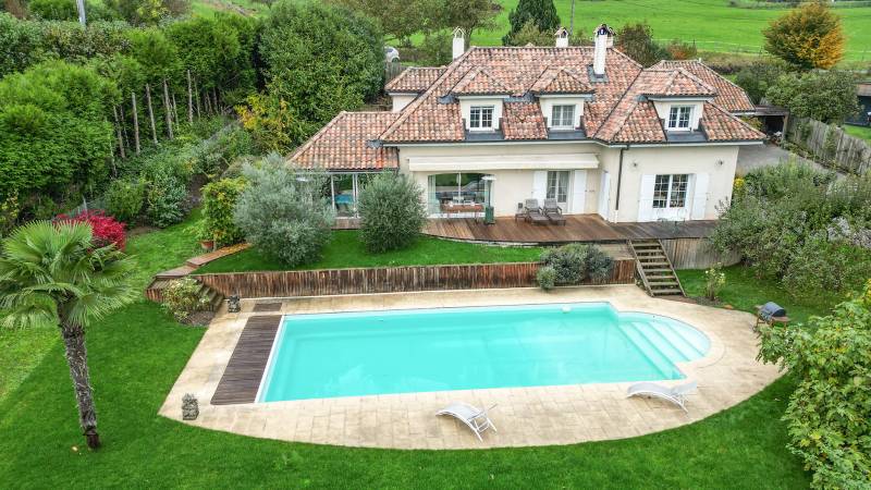 Très belle maison avec piscine et vue Montagnes - Monnetier 74560