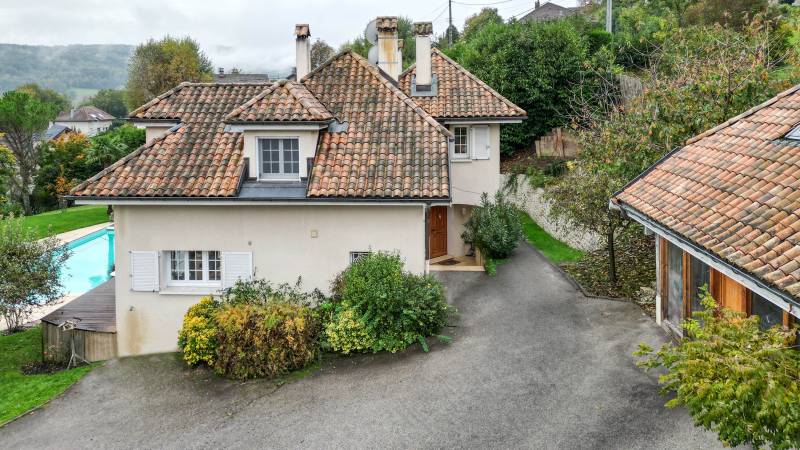 Très belle maison avec piscine et vue Montagnes - Monnetier 74560