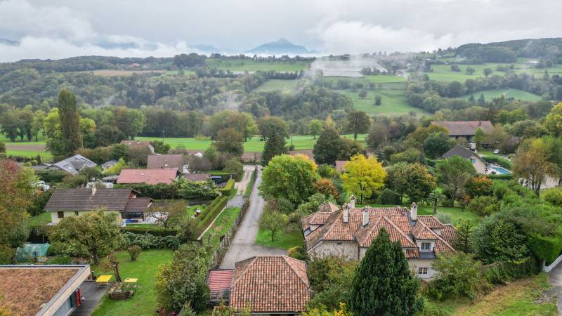 Très belle maison avec piscine et vue Montagnes - Monnetier 74560