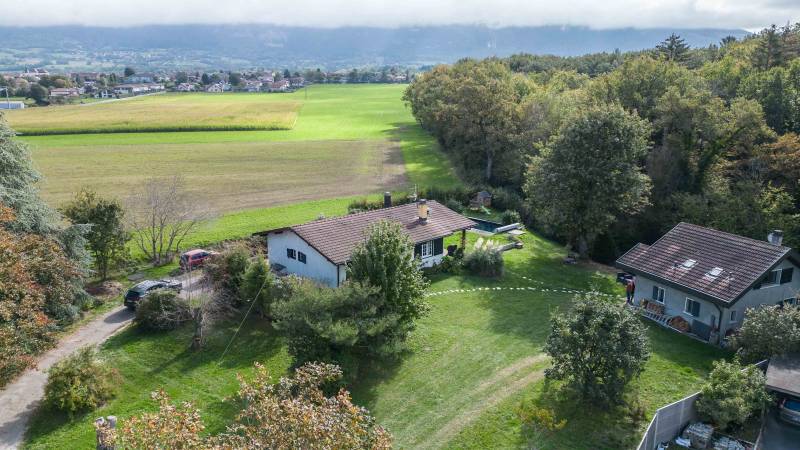 Terrain avec 2 maisons à coté de Genève