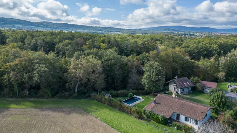 Terrain avec 2 maisons à coté de Genève